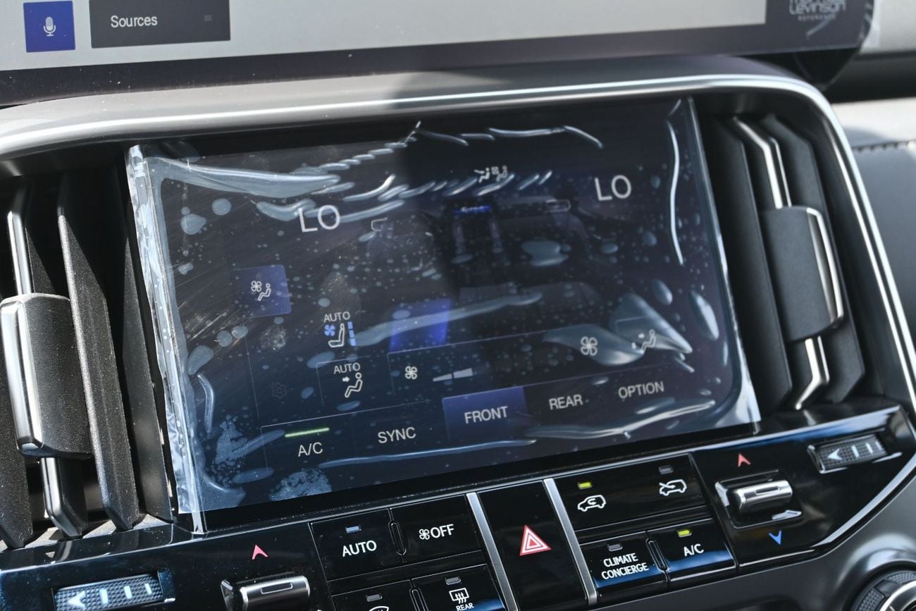 لكزس LX 700h Lexus LX700h Signature 3.5L Twin-Turbo + Hybrid V6, Model 2025, Color Green inside Red