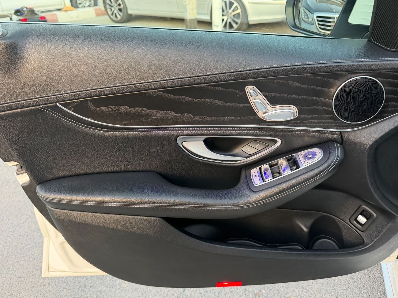 مرسيدس بنز C 300 Luxury 2.0L