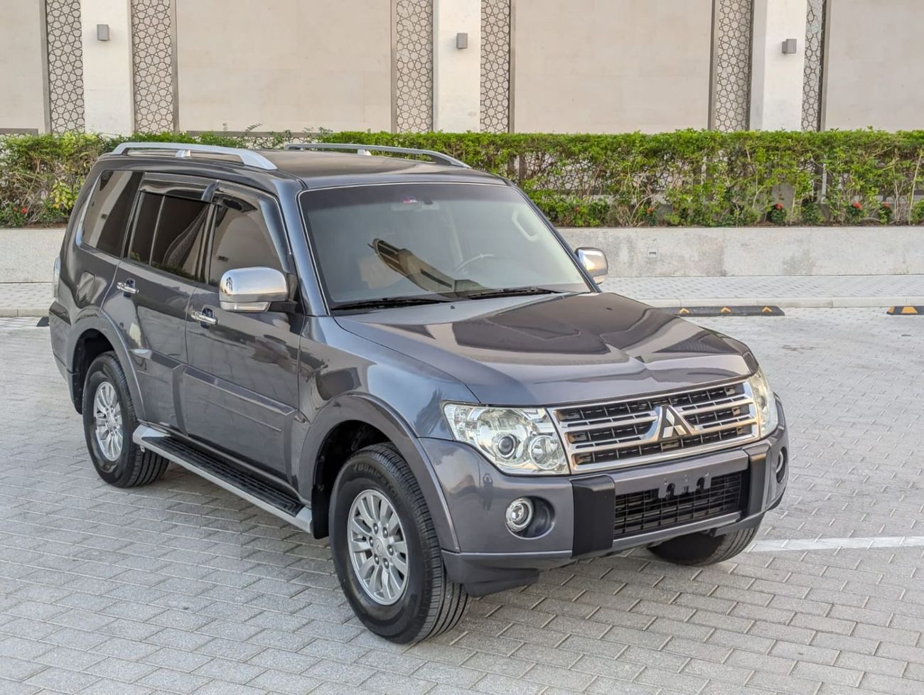 Mitsubishi Pajero Mitsubishi Pajero 2010 grey color LHD