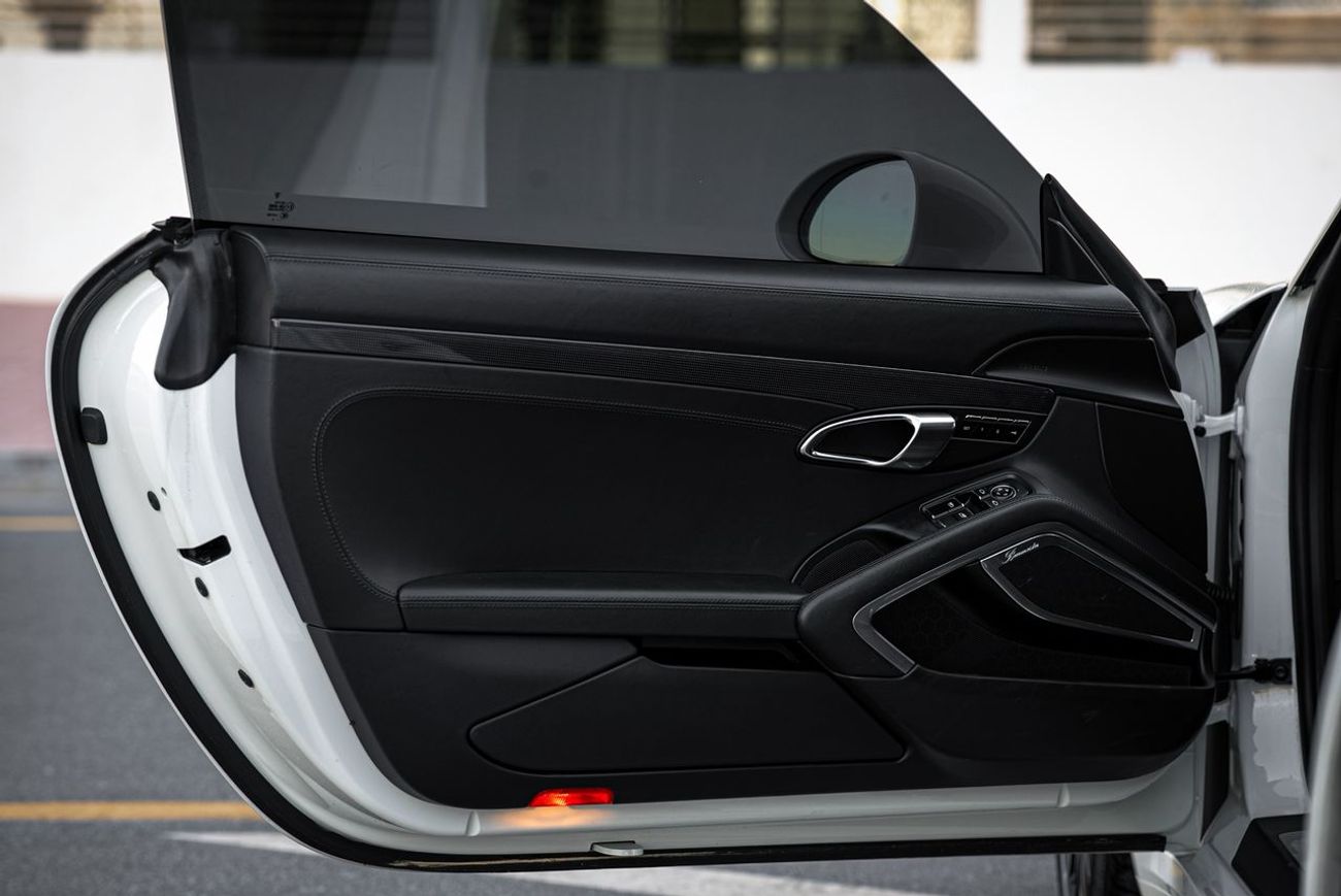 Porsche 911 Turbo S 3.8L (560 HP) Coupe