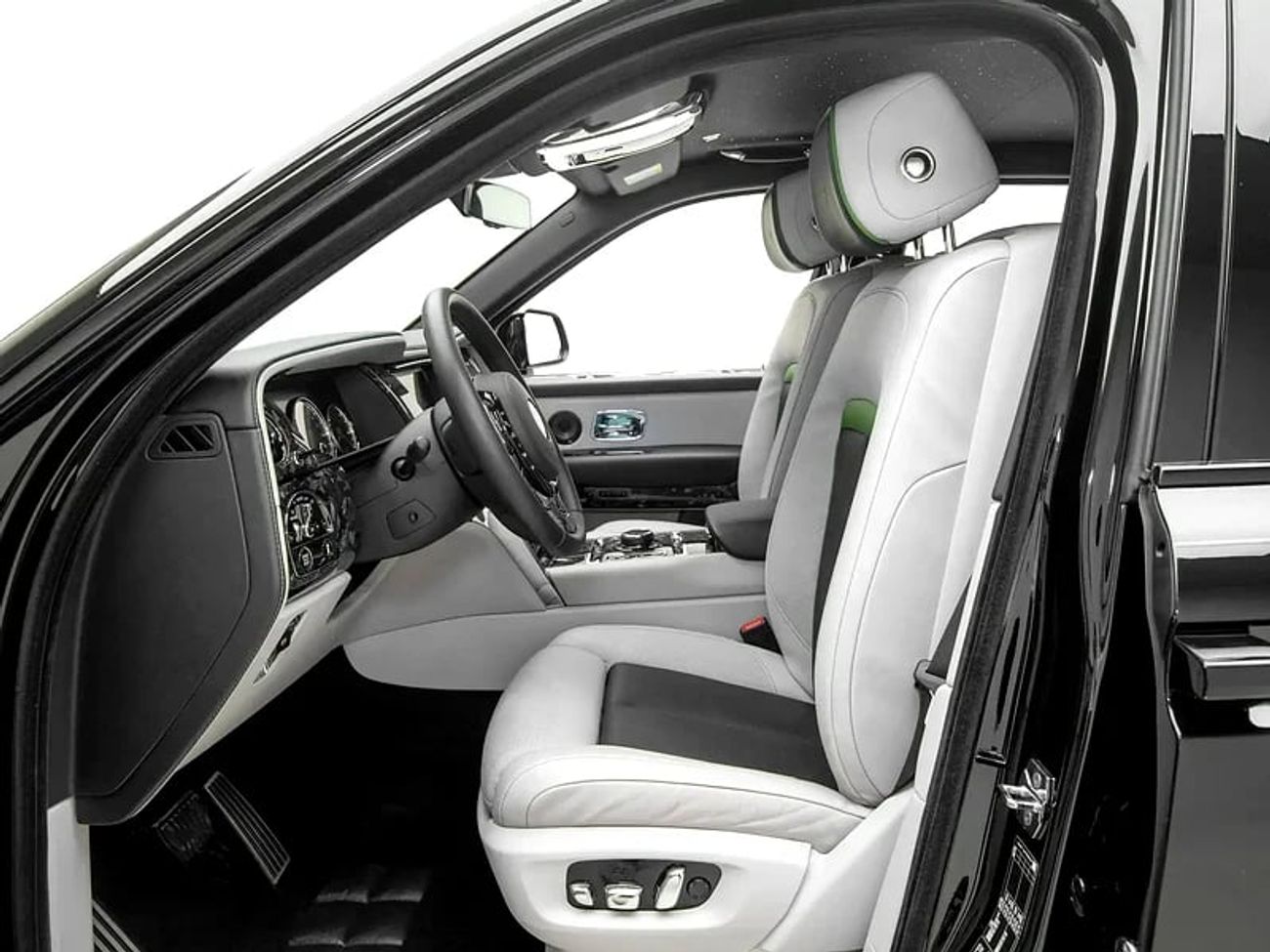 رولز رويس كولينان Cullinan with Mansory Kit