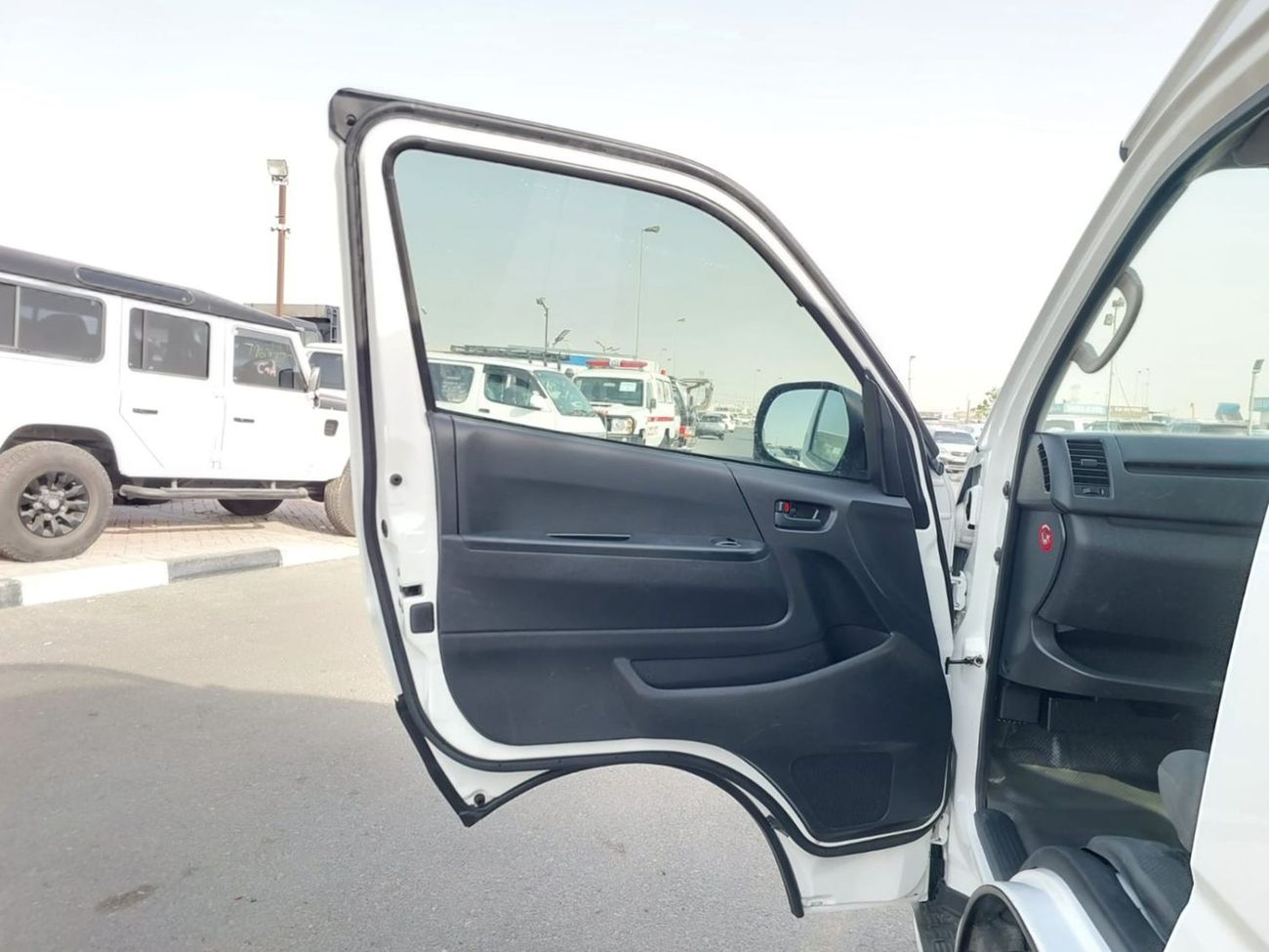 تويوتا هاياس TOYOTA HIACE COMMUTER VAN RHD 2017 MODEL 2.7 L PETROL AUTOMATIC(PM83742)