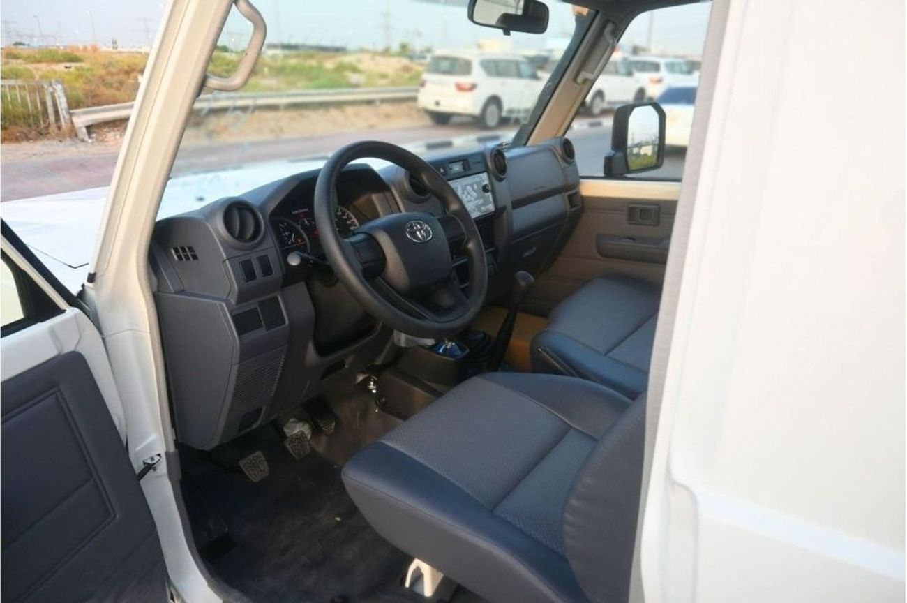 تويوتا لاند كروزر بيك آب Toyota Land Cruiser Pick Up 2024Toyota LC 79 Single Cabin Pick Up 4.2L Diesel, Manual, White