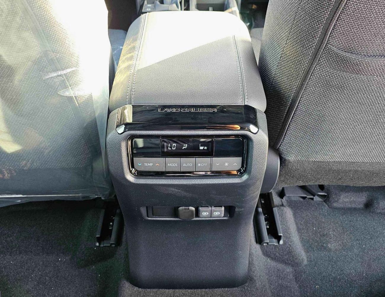Toyota Prado URBAN-E EURO 4 / 2.8L V4 DIESEL / DVD + CAMERA / AUTO A/C / 4WD (CODE # URBAN-E)