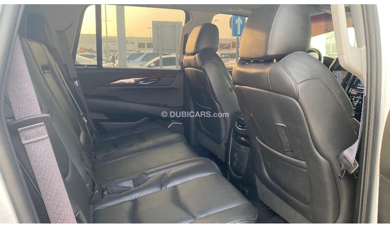 Cadillac Escalade خليجيه GCC Full options
