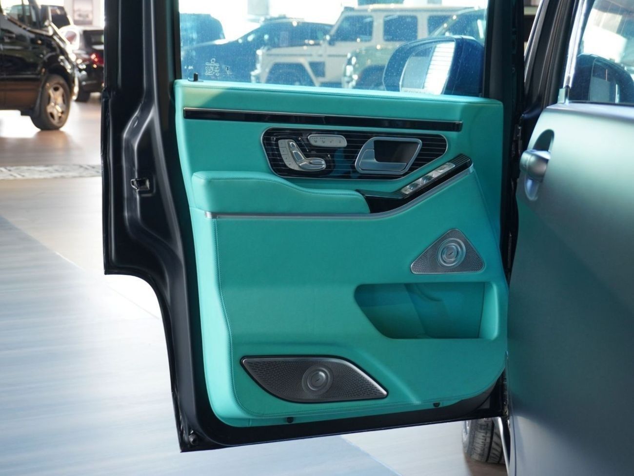 Mercedes-Benz V 300 1 of 10 - Exclusive Design by Michael Cinco I Shisha | Swarovski Roof Top I Dealer Warranty