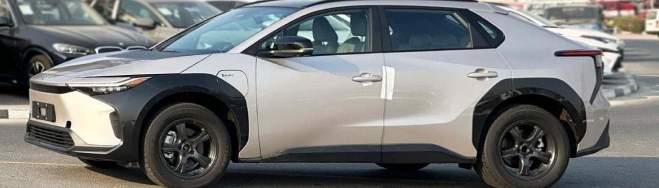 تويوتا bZ4X TOYOTA BZ4X FULL EV LONG RANGE 615km FULL OPTION 2WD WITH AUTO PARK