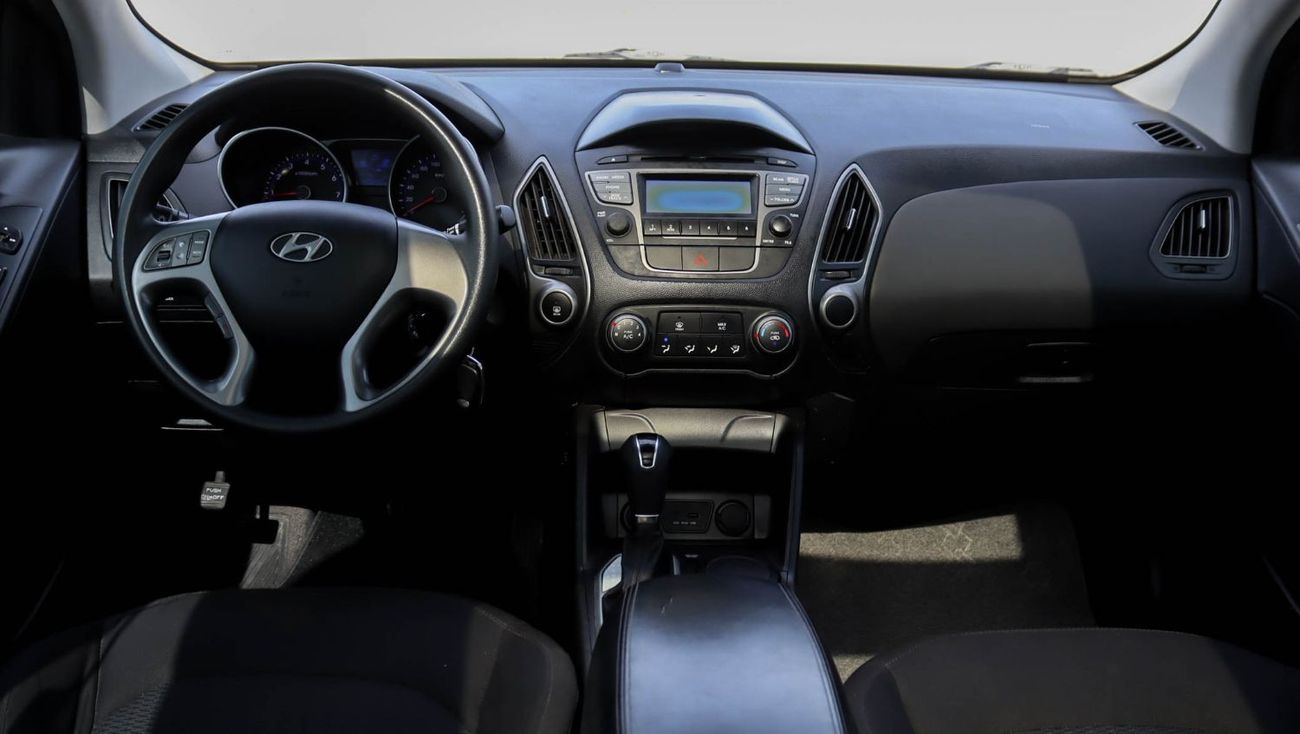 Hyundai Tucson SE 2.0L AWD Hyundai Tucson 2.0L 4WD 2015 GCC accident-free in excellent condition