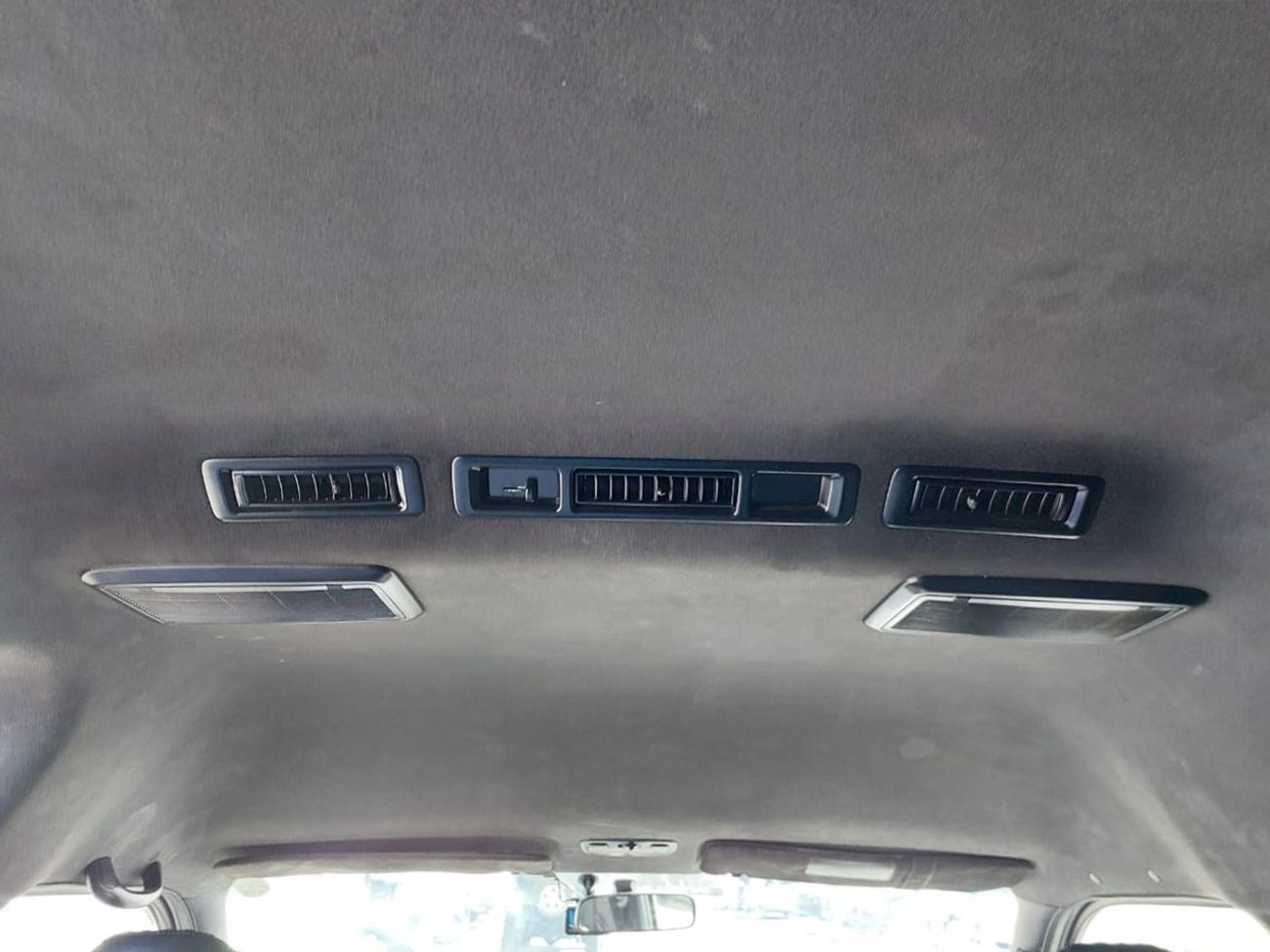 Toyota Hiace TOYOTA HIACE VAN RHD 2011 MODEL 3.0 L DIESEL AUTOMATIC(PM010795)