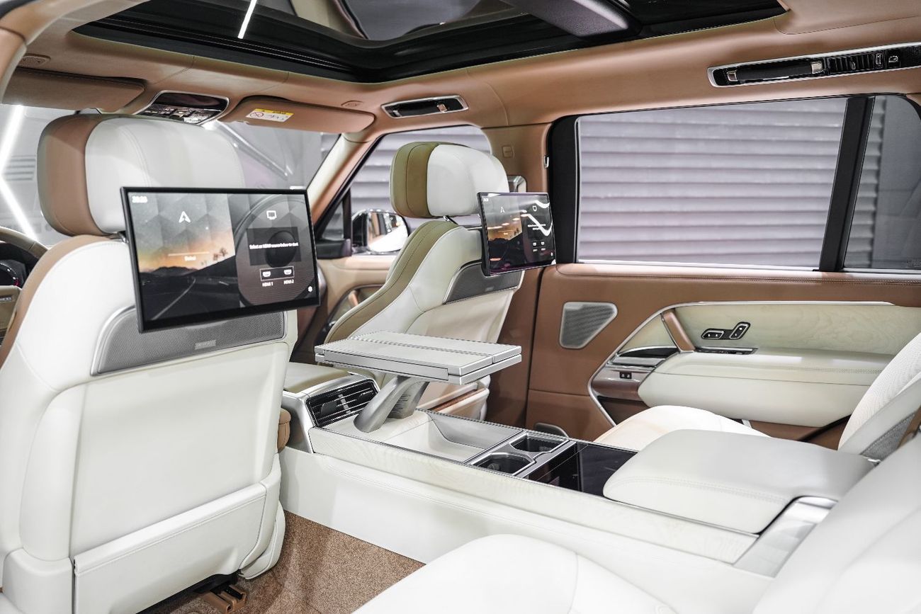 لاند روفر رينج روفر Vogue SV LWB, Executive Class Rear Seats, Al Tayer Warranty + Service!!