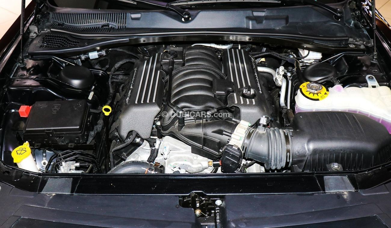 Dodge Challenger 6.4 L HEMI