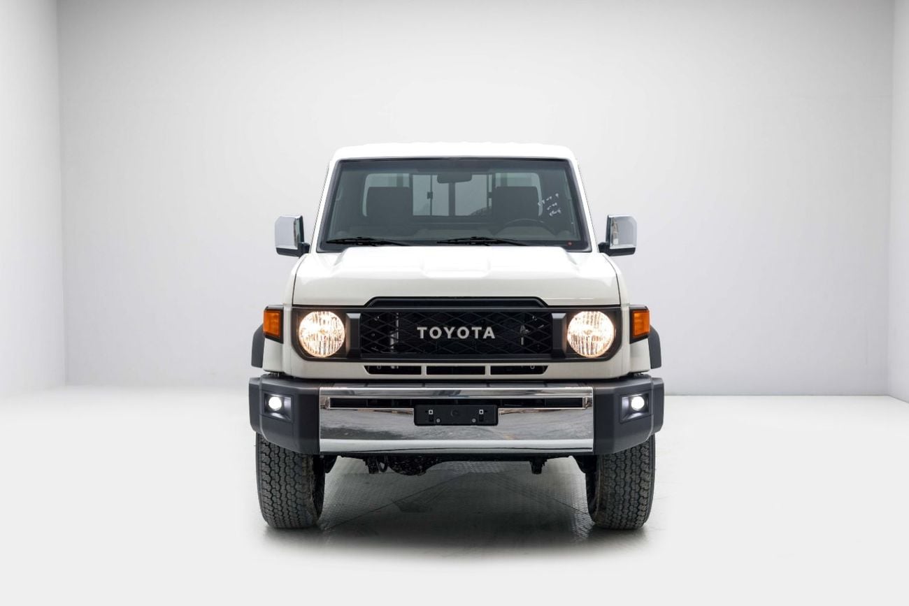 تويوتا لاند كروزر بيك آب LC79 4.0L - White Inside Beige | Export Only