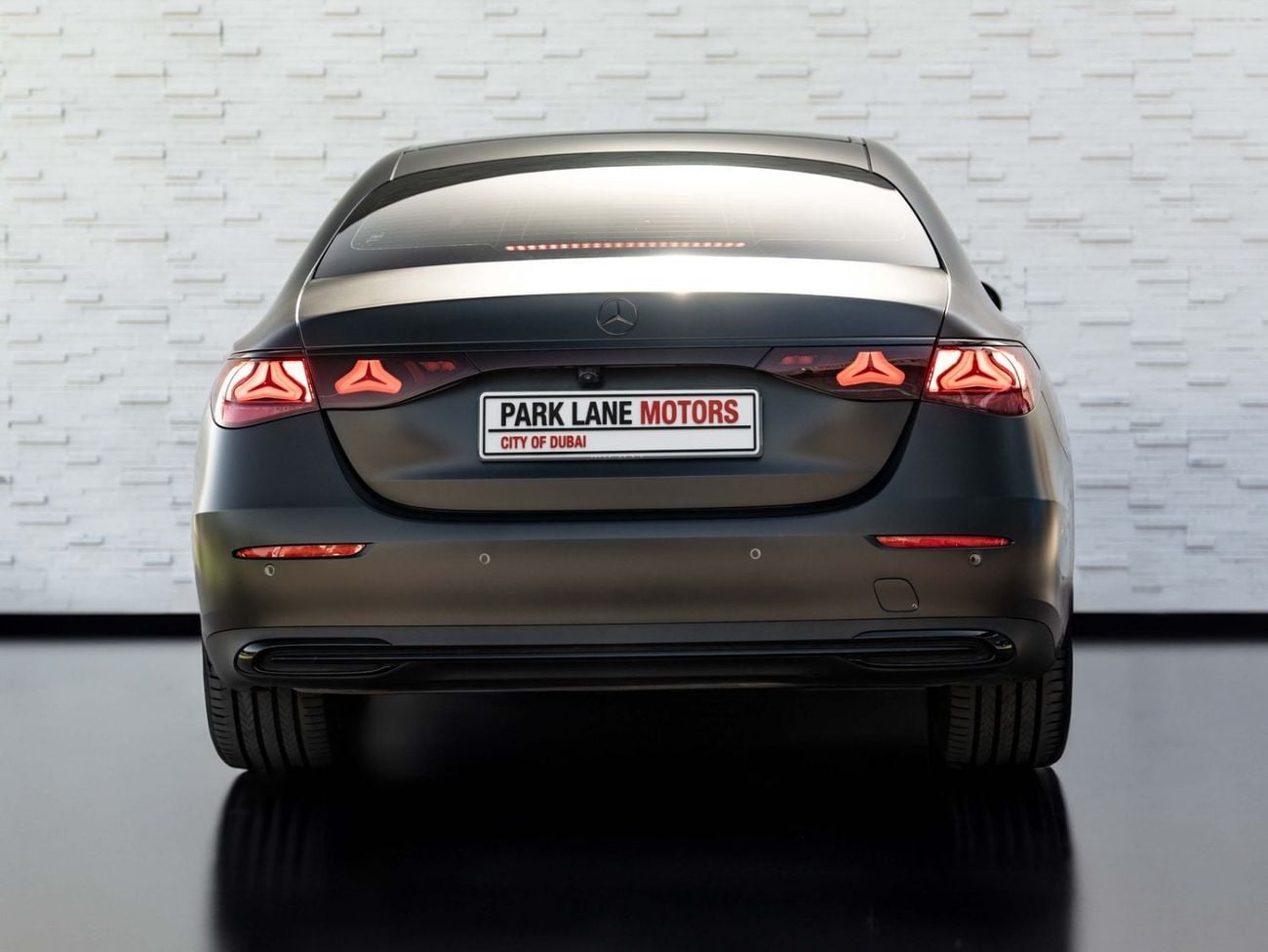 مرسيدس بنز E200 STD Mercedes-Benz E-Class 2025 مقابل 3,440.00 AED شهريًا