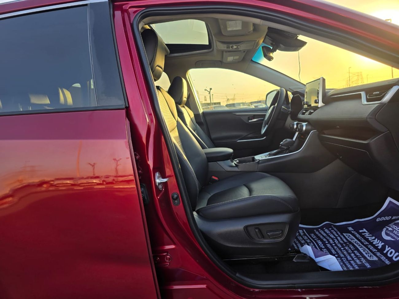 Toyota RAV4 2.5L Limited Hybrid Sunroof , Push button, Trunk automatic and original leather seats