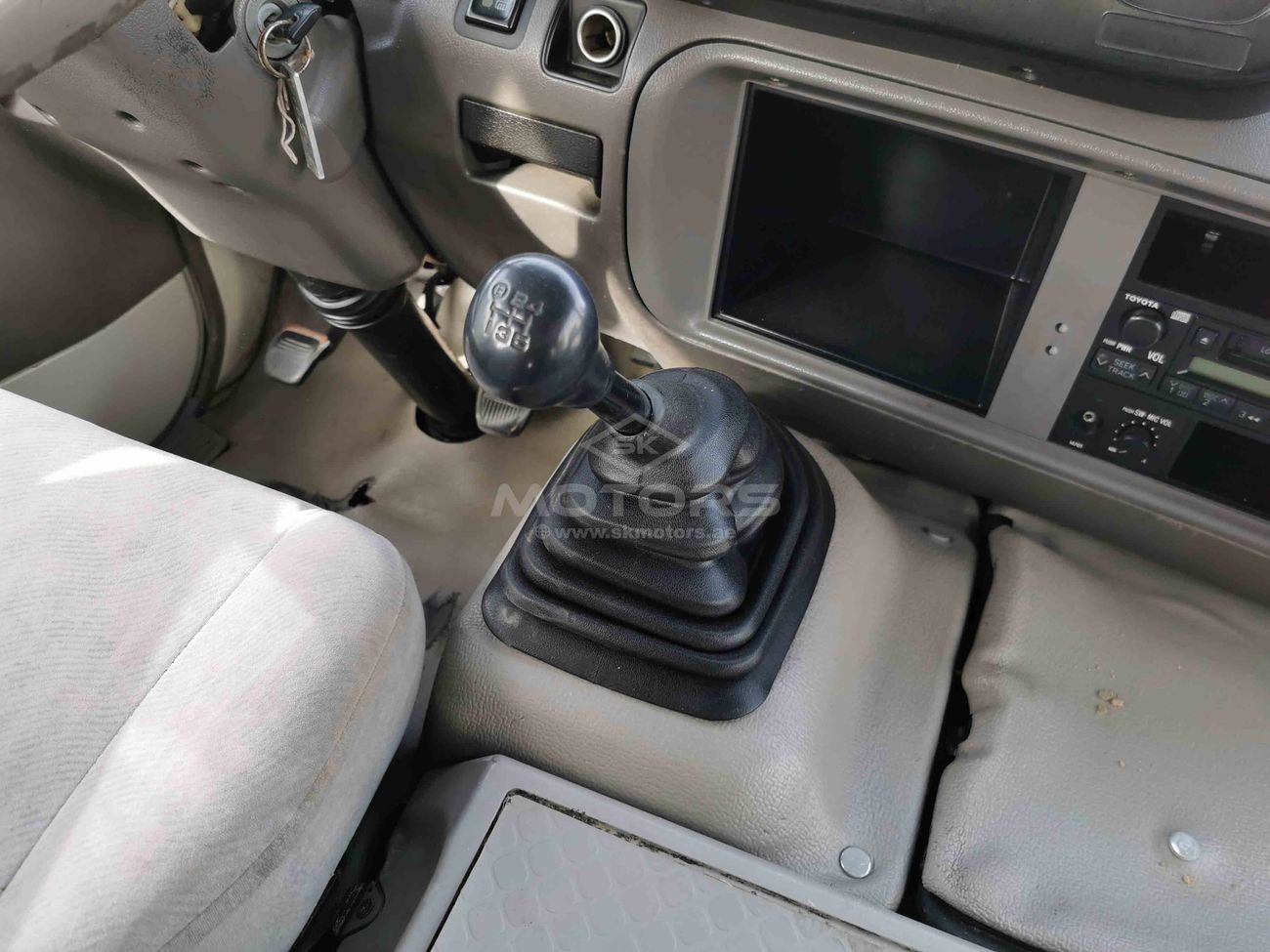 Toyota Coaster 2.7L Petrol, 30 seats, clean interior and exterior (CODE # TC02)