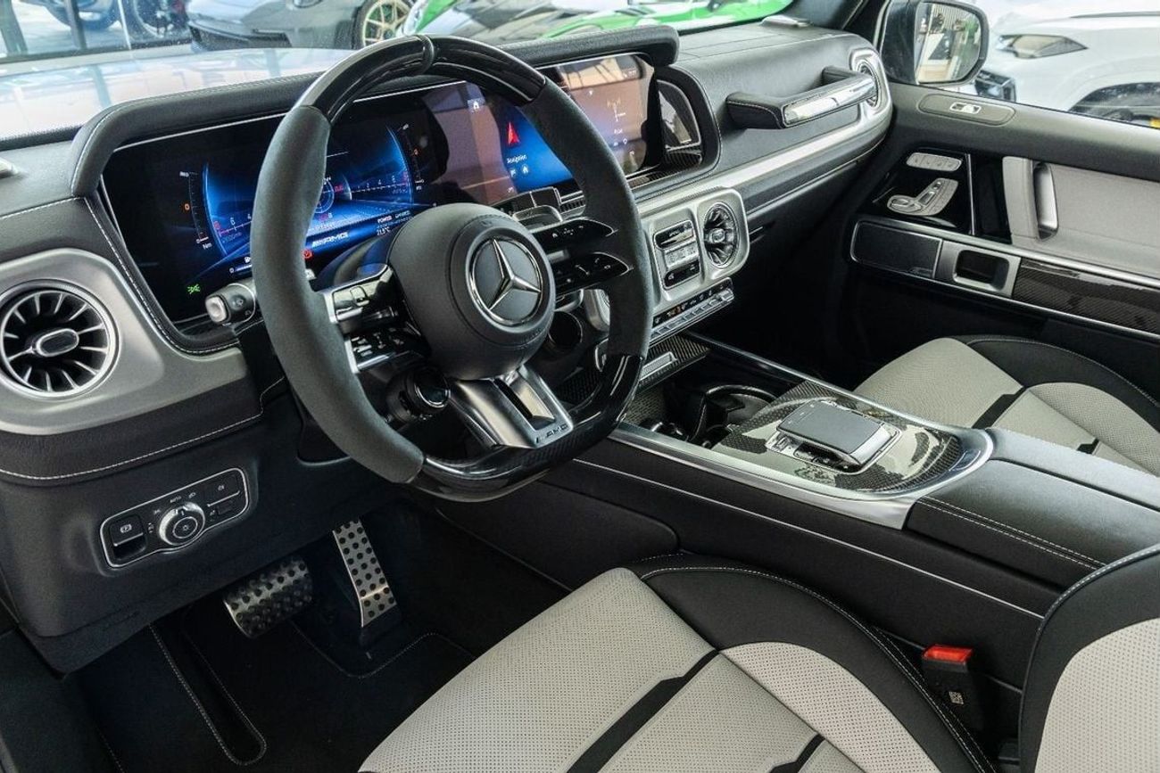 Mercedes-Benz G 63 AMG Mercedes-Benz G 63 AMG - Special Color - Carbon Fiber - 22 Maybach Alloy Wheels  2025 Facelift