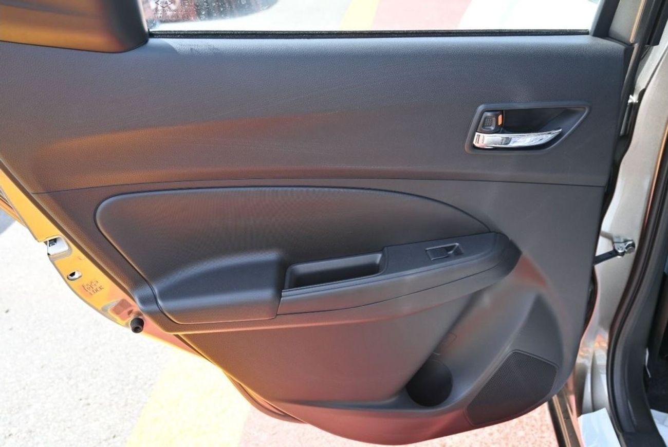 سوزوكي سويفت سوزوكي سويفت 1.2 لتر بنزين ، هاتشباك ، دفع أمامي ، 4 أبواب ، بدء الدفع ، وسادة هوائية مزدوجة ، حساسا