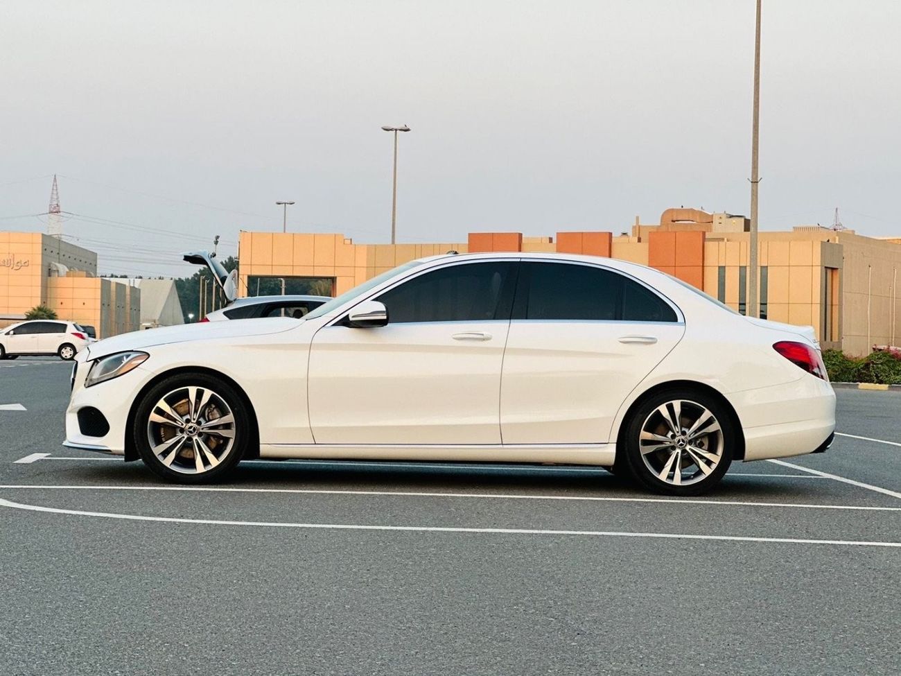 Mercedes-Benz C 300 Luxury MERCEDES C300 MODEL 2018 FULL OPTION