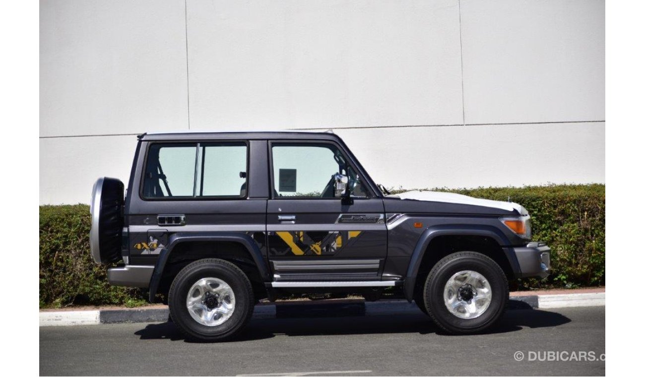Toyota Land Cruiser 70 71 SHORT WHEEL BASE XTREME V6 4.0L PETROL 5 SEAT MANUAL TRANSMISSION