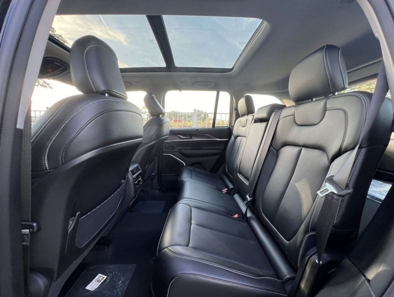 جيب جراند شيروكي Jeep Grand Cherokee  GCC Specs 2024 0 KM EXPORT ONLY.