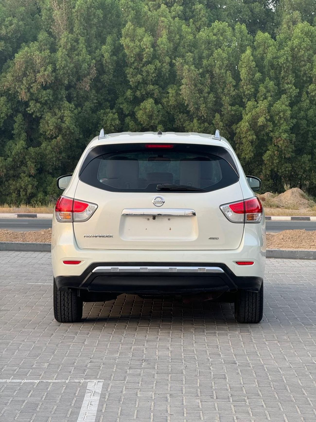 نيسان باثفايندر SE متوسط