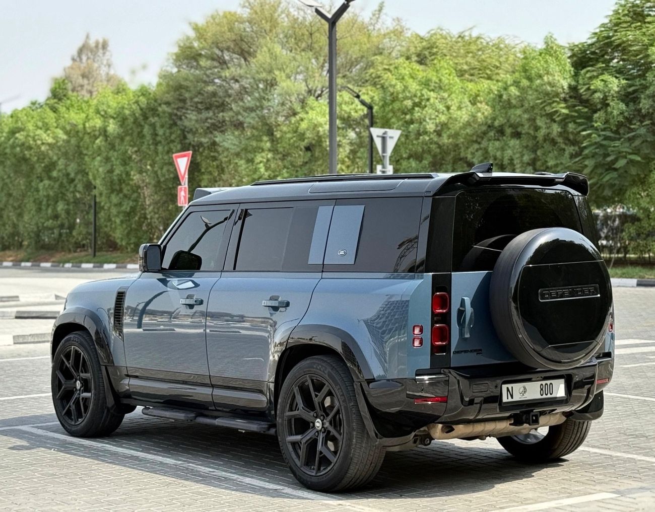 لاند روفر ديفندر P300 110 S 2.0L (5 Seater)