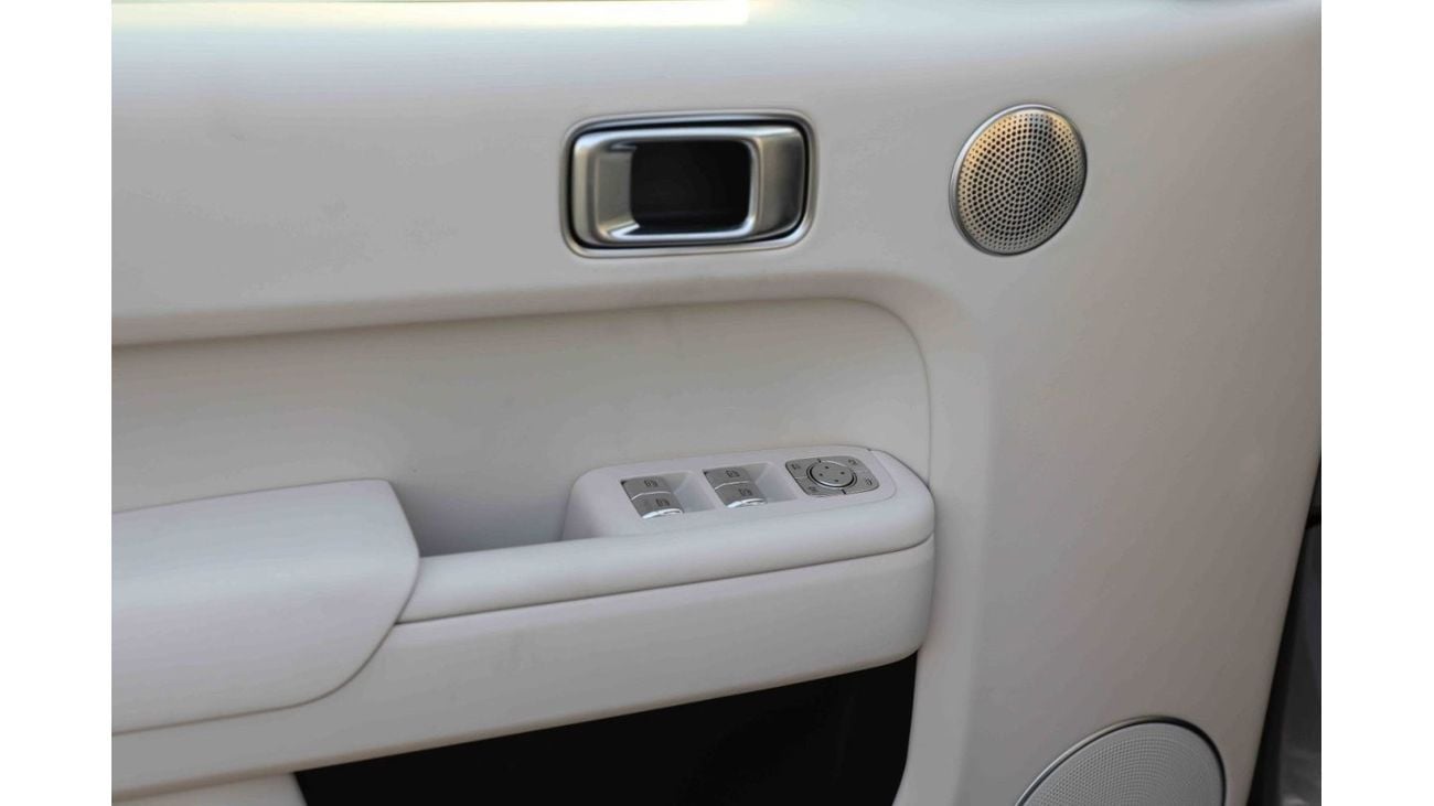 Li Auto L9 2024 Li Auto L9 ULTRA - Silver inside Black & White