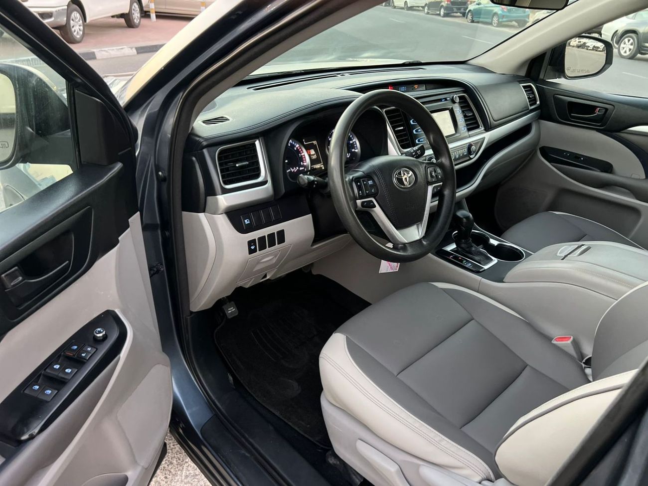 تويوتا هايلاندر 2018 Toyota Highlander Mid Option 2.7L V4 -AWD 4x4 - Rear Camera - Leather Seat