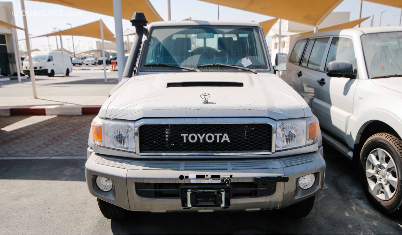 Toyota Land Cruiser Pick Up 2017 MODEL TOYOTA LAND CRUISER 79 DOUBLE CAB  V8 4.5L TURBO DIESEL 6 SEAT MANUAL TRANSMISSION WITH A