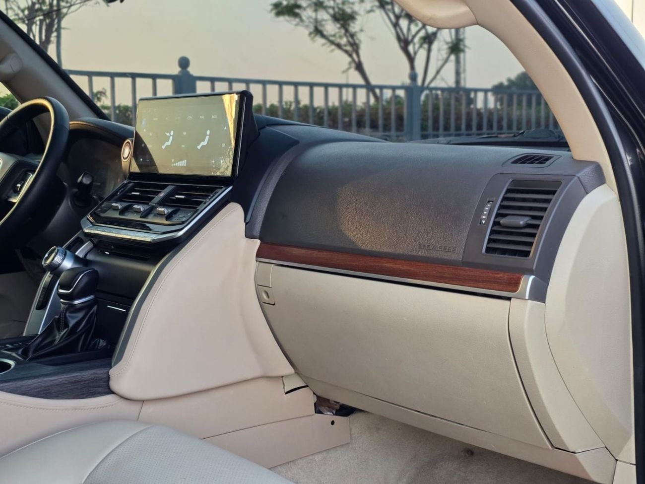 Toyota Land Cruiser GXR 2018 | 4.0L PETROL | AT | LHD | MODIFIED TO LC300 | PUSH START ENGINE | ELECTRIC HEATED SEATS
