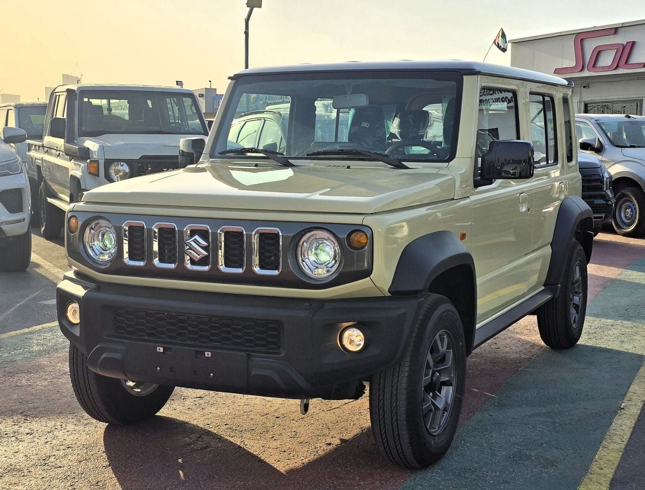 سوزوكي جيمني SUZUKI Jimny GLX 1.5L AT SUV 4WD 5Doors beige color with black roof gcc 2026 model