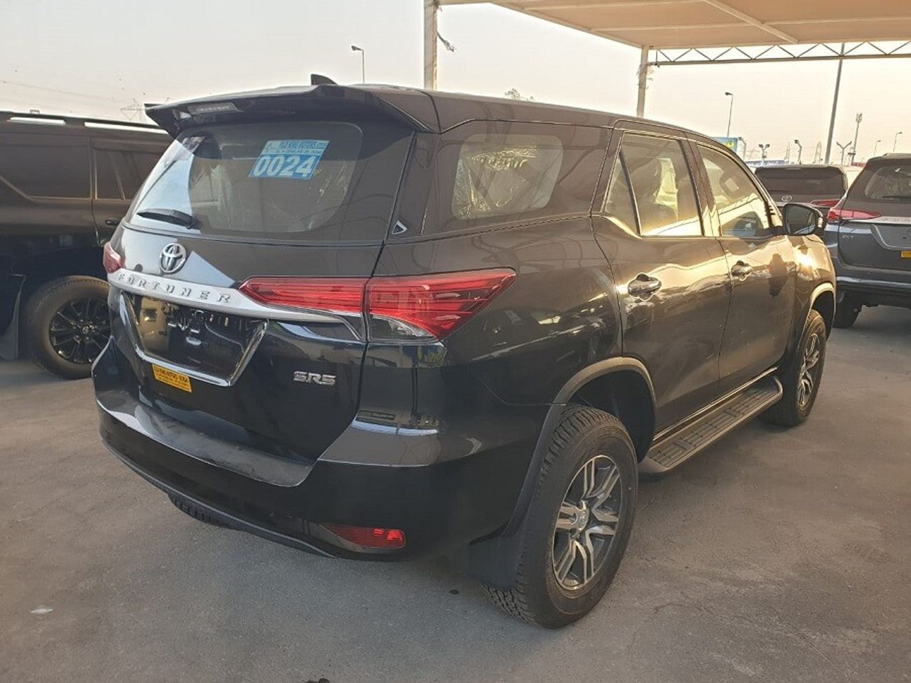 تويوتا فورتونر 2.7L (PETROL) SUV 4WD