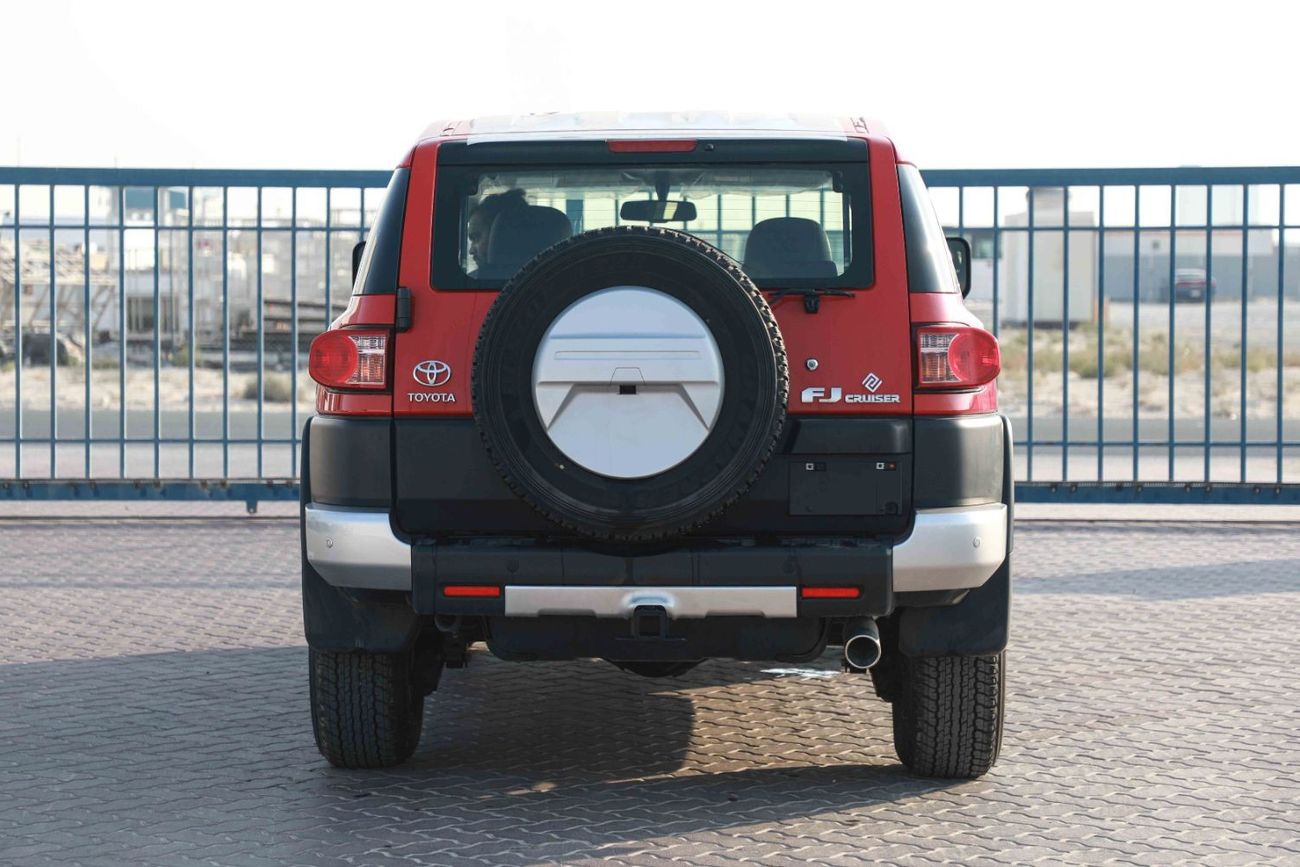 Toyota FJ Cruiser 2023 Toyota FJ Cruiser 4.0 W/0 JBL - Red inside Grey | Export Only