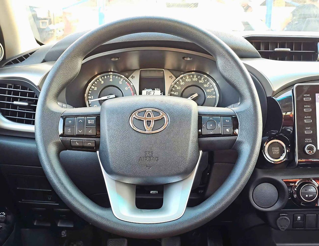 Toyota Hilux SR5 / WIDE BODY / M/T / 2.7L V4 PETROL / PUSH START / FULL OPTION (CODE # 69005)