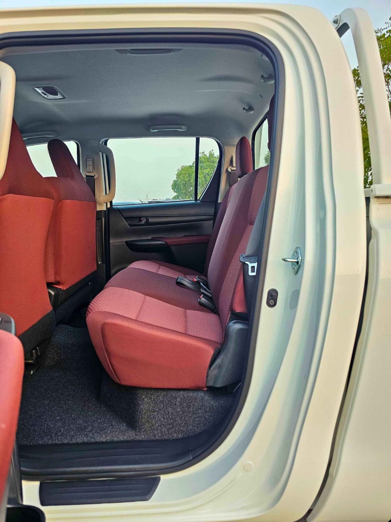 تويوتا هيلوكس NARROW BODY / DLX-G / 2.4L V4 DIESEL / DOUBLE CABIN / 6 STR (CODE # HDLXG1)