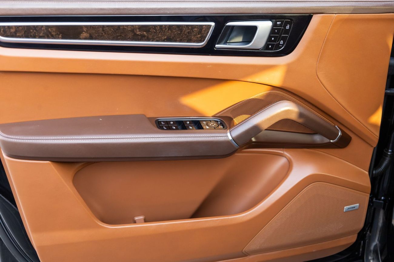 Porsche Cayenne S 2.9L (440 HP)