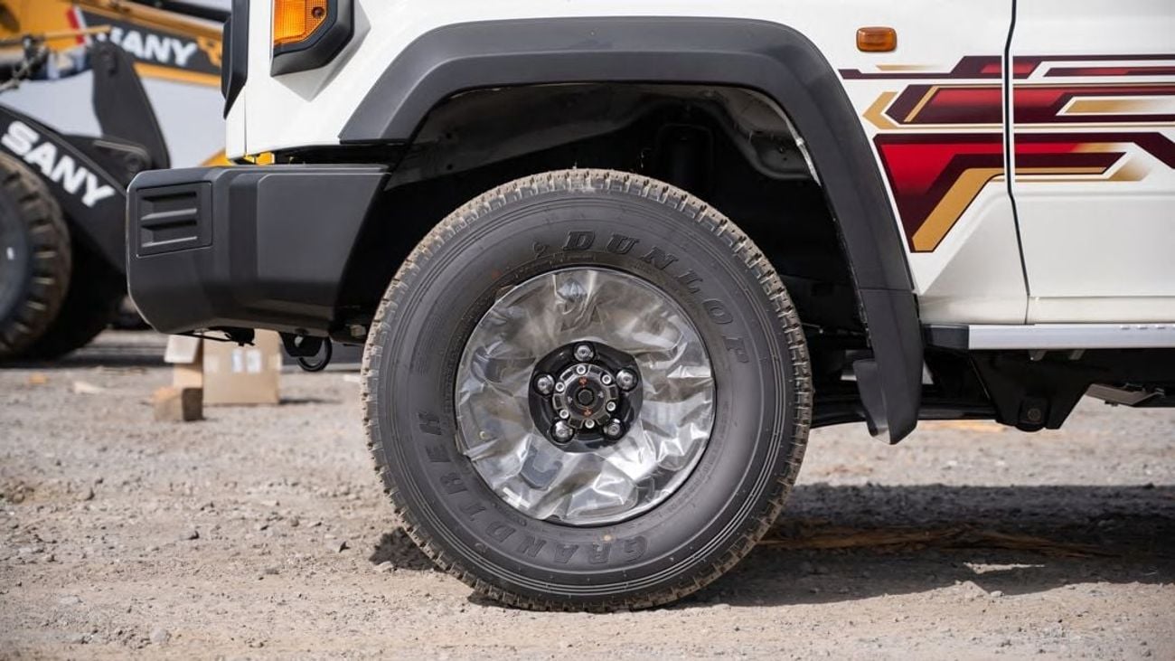 Toyota Land Cruiser 70 LC76 4.0 MT mid option 2025