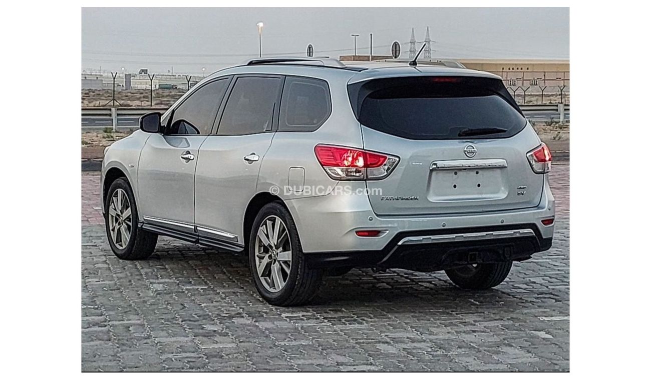 Nissan Pathfinder SV