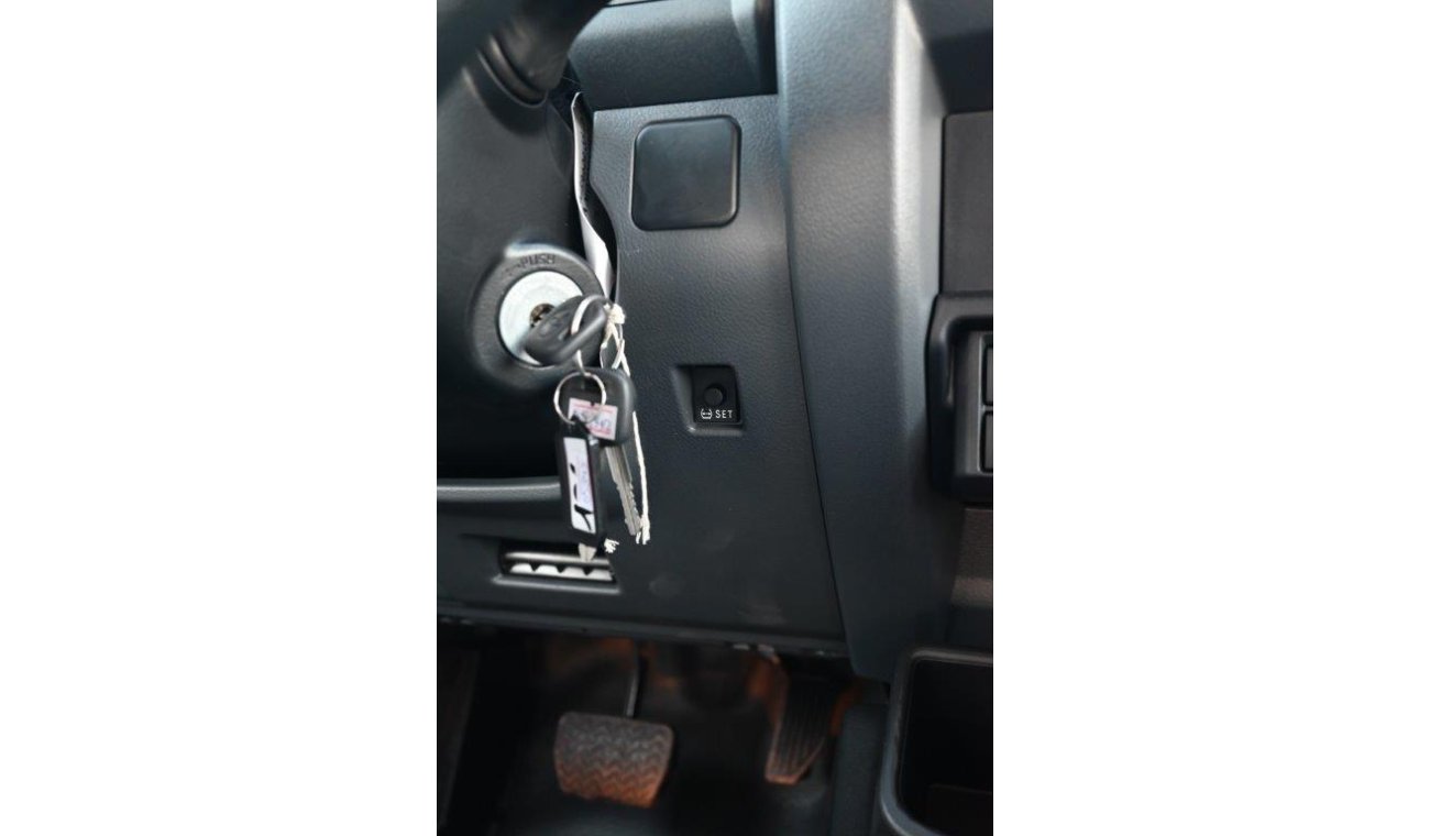 Toyota Land Cruiser 70 78 V6 4.0L 4WD 9-Seater Automatic