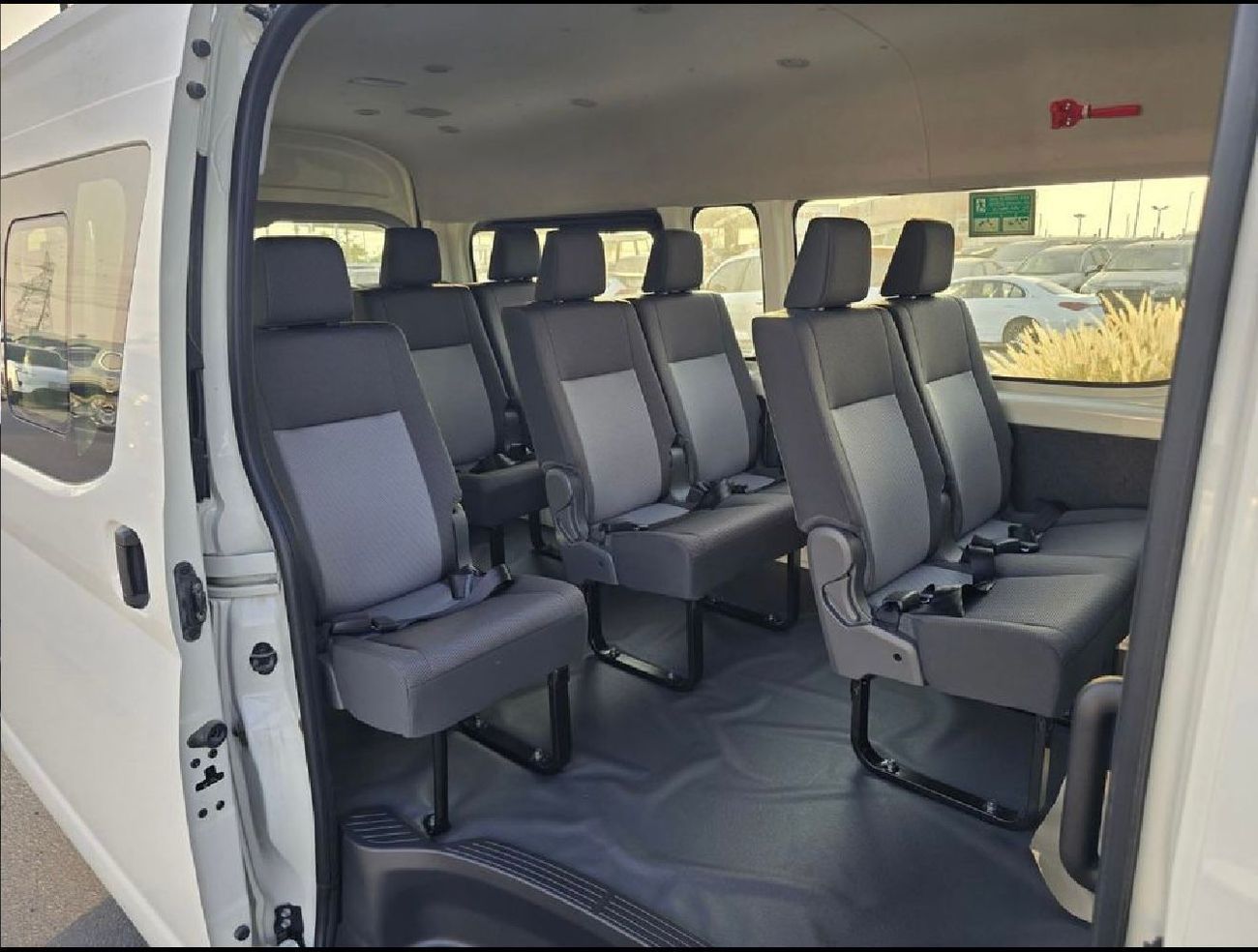 Toyota Hiace DLS-HIGH ROOF commuter 2.8L M/T