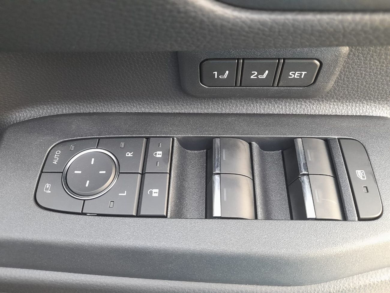 Toyota Prado Right-Hand drive Adventure diesel Auto 7 seater Full options sunroof coolbox two-tone colours