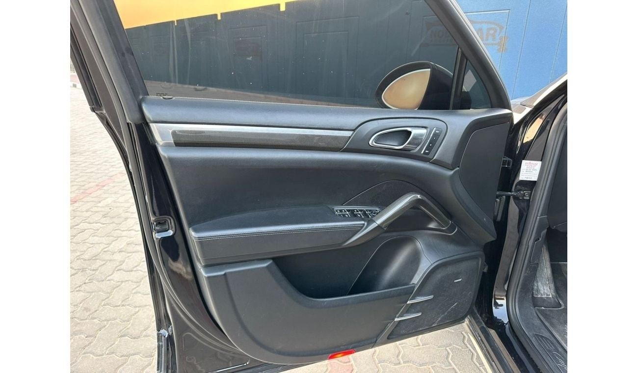 Porsche Cayenne Turbo 4.8L (500 HP) Turbo 4.8L V8 (500 HP) | 2011 | GCC Specs | First Owner | Low Mileage | Perfect