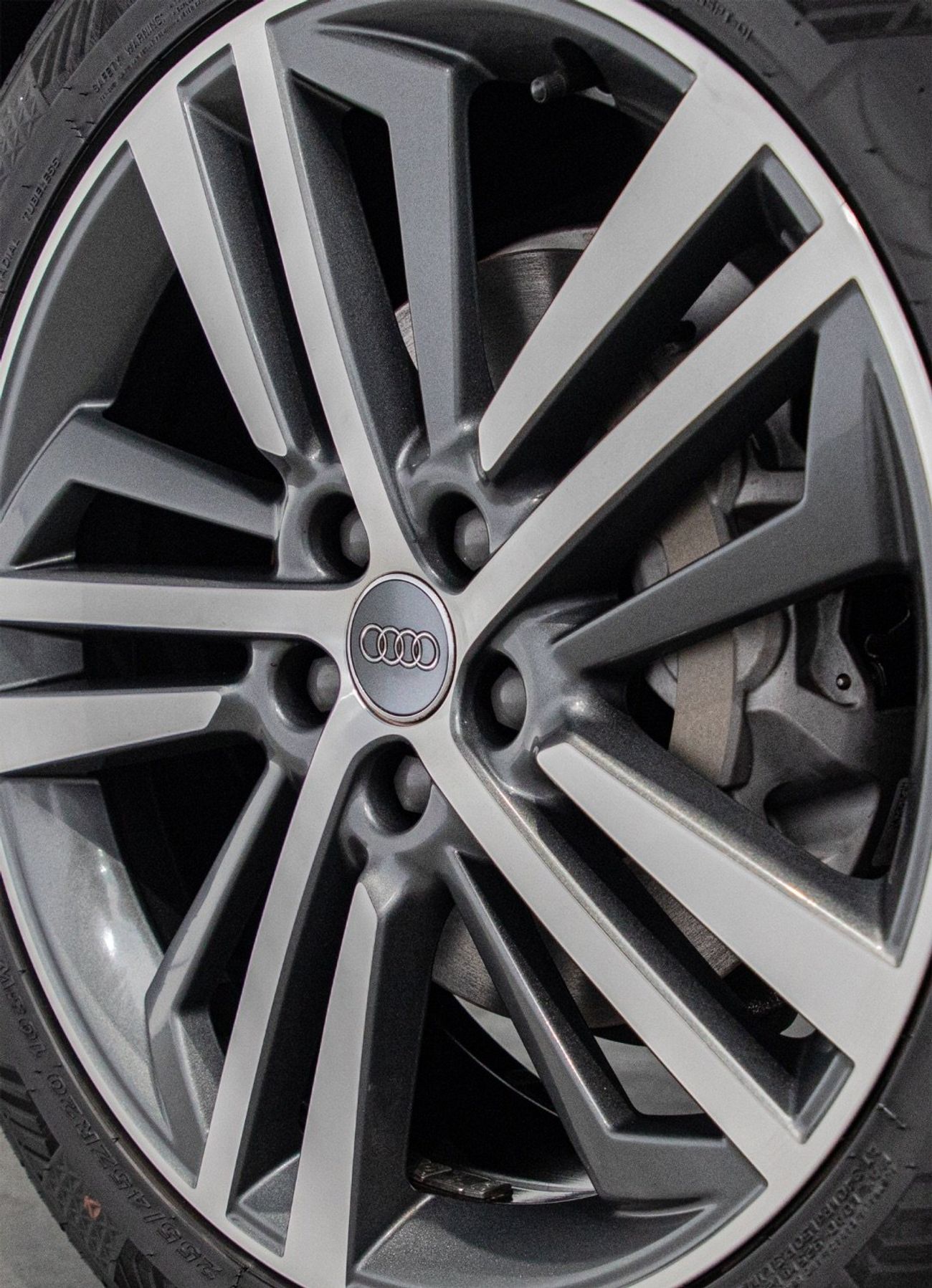 Audi Q5 45 TFSI Quattro S Line 2.0L (252 HP)