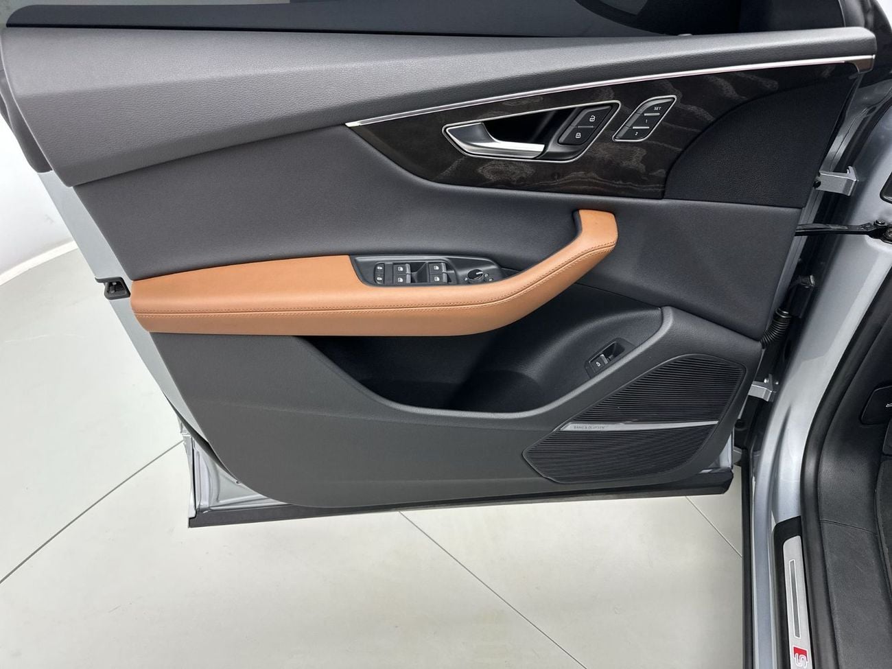 Audi Q8 55 TFSI quattro (340 HP) Luxury (Ref# 01416)