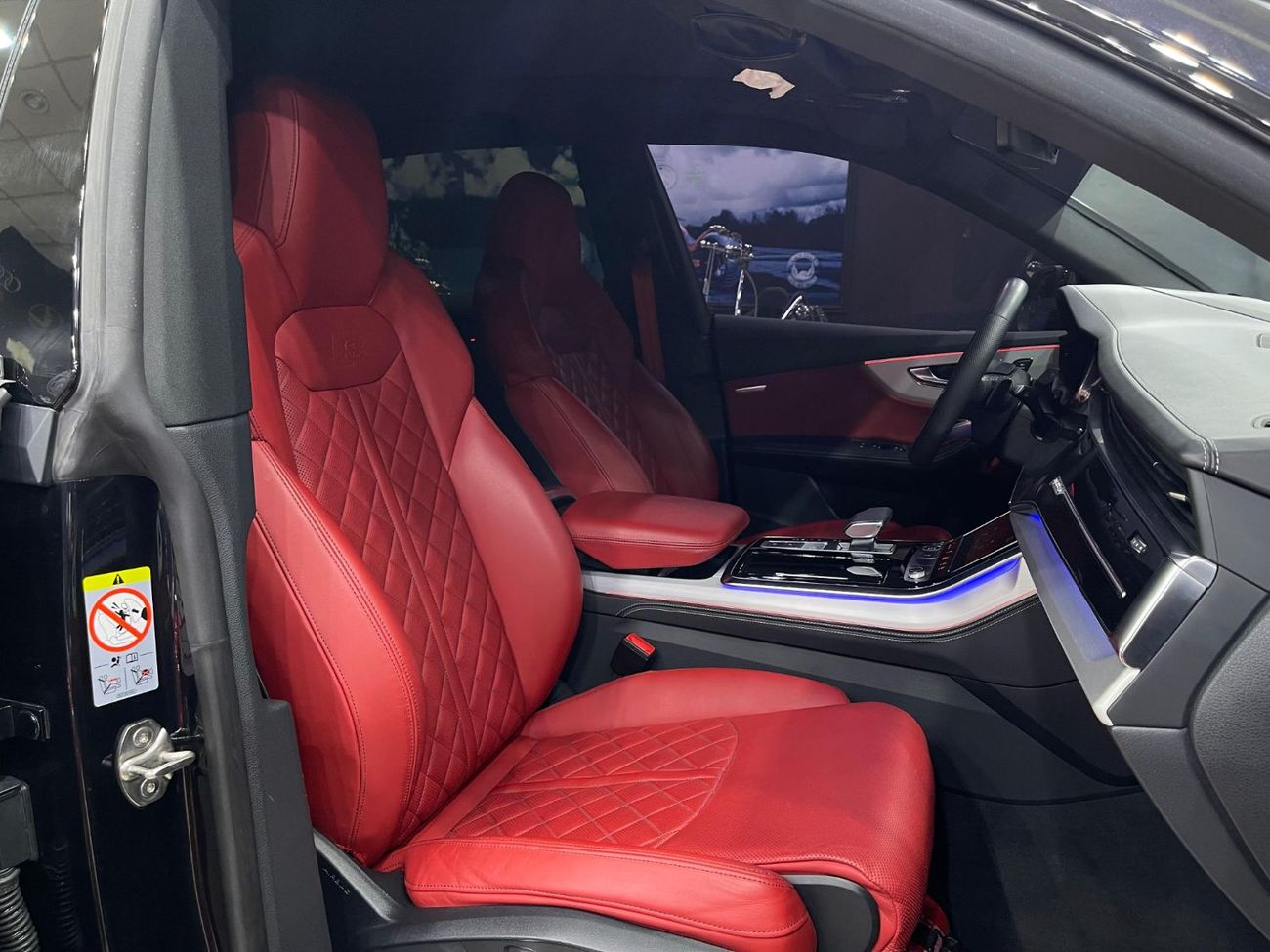 أودي Q8 55 TFSI quattro S-Line sports & Black Gloss package 3.0L (340 HP)