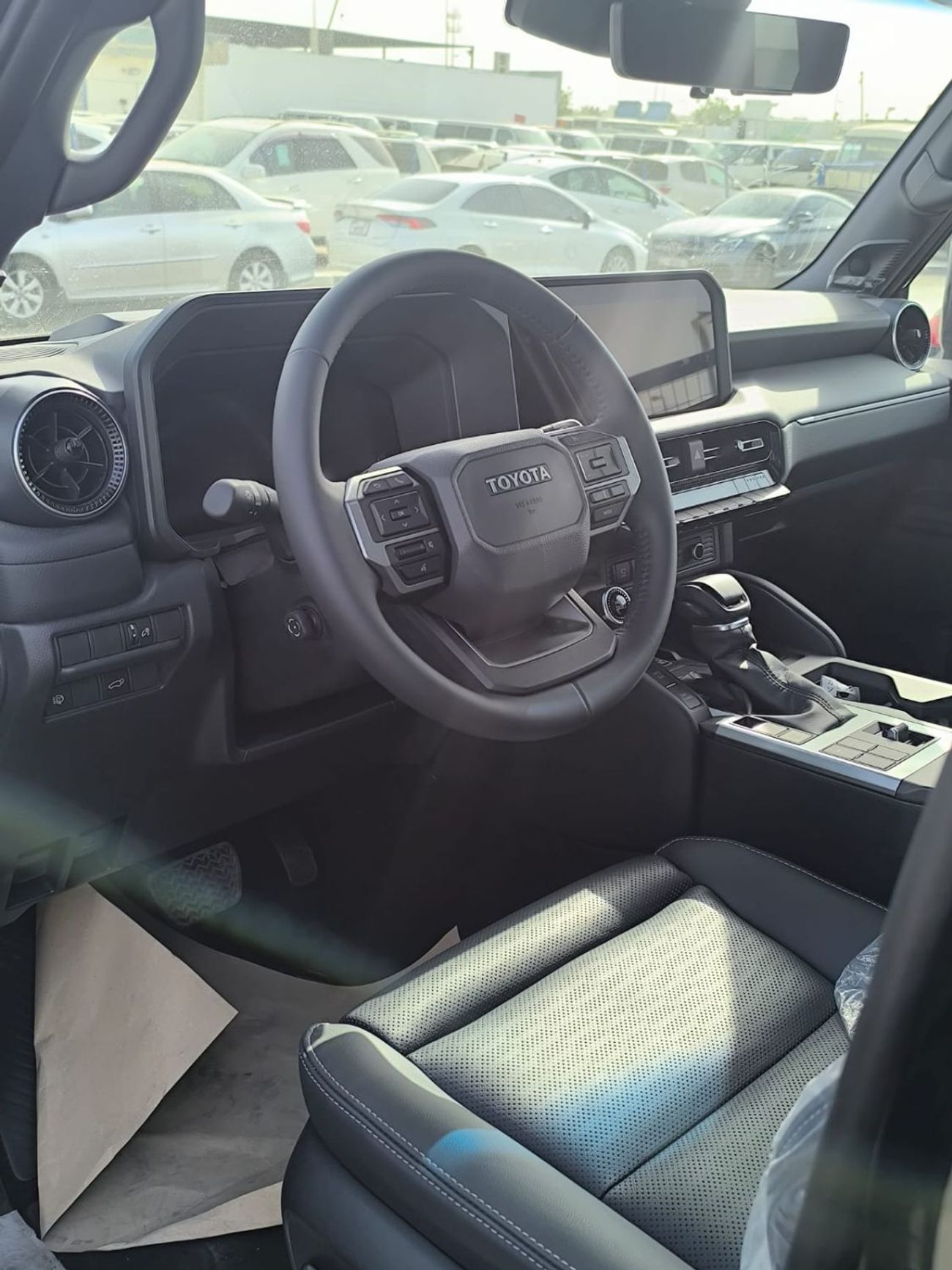 تويوتا برادو TOYOTA PRADO LUXURY 2.4L PETROL