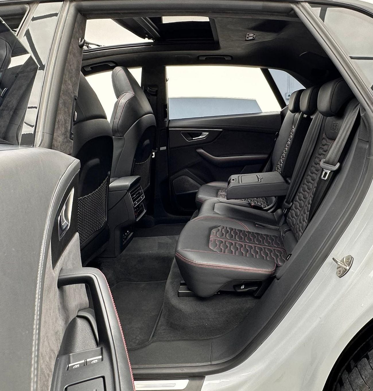 Audi RSQ8 quattro 4.0L 2020 Audi RS Q8, 1 Year Warranty Unlimited Km, Audi Full Service History, GCC