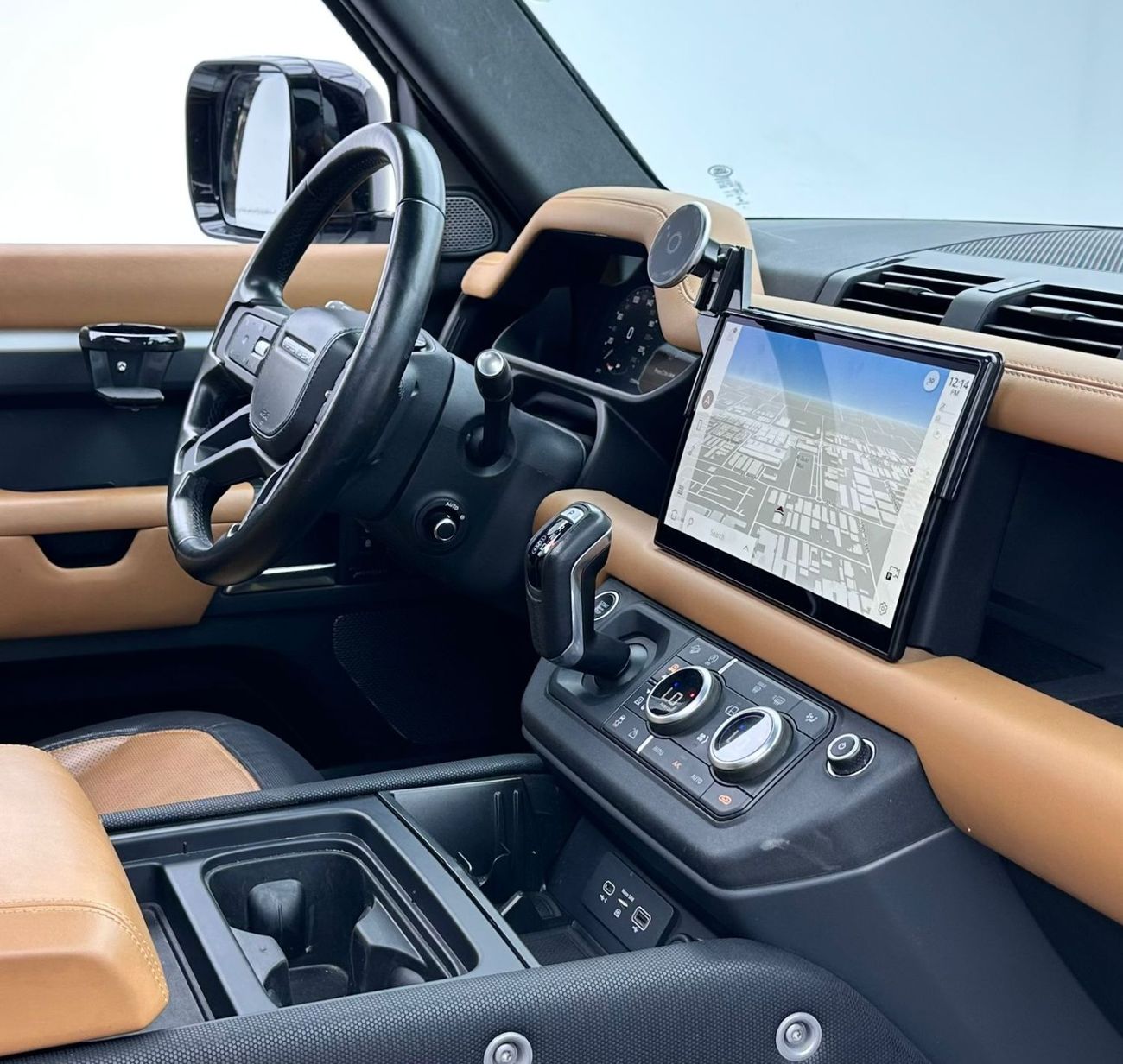 Land Rover Defender P400 110 SE 3.0L (5 Seater) 2023 Land Rover Defender 110 X-Dynamic P400, Jan/2027 Swiss Auto Warrant