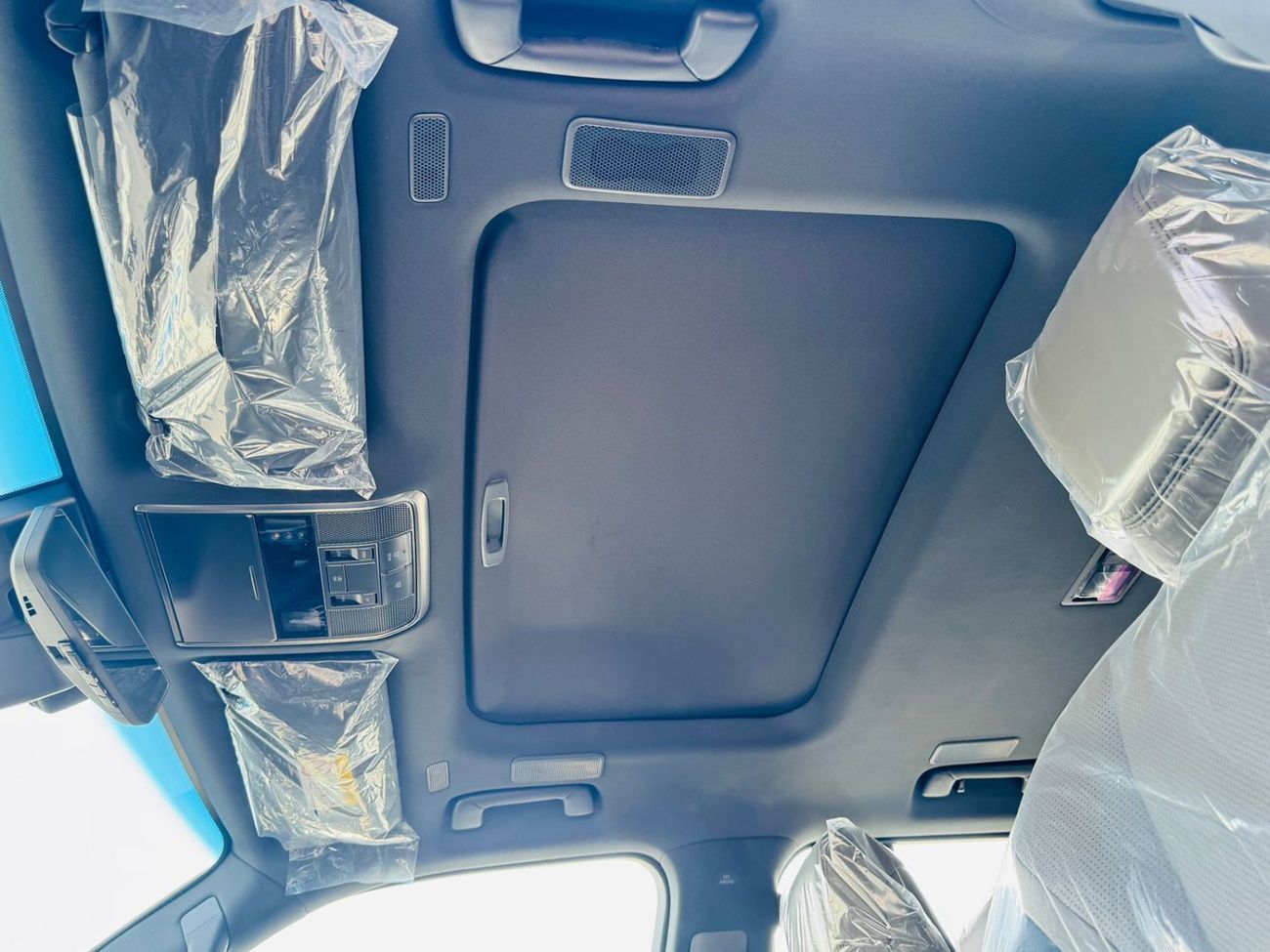 لكزس LX 600 LX600 SIGNATURE 3.5L PTR GCC A/T F/O WHITE 2025