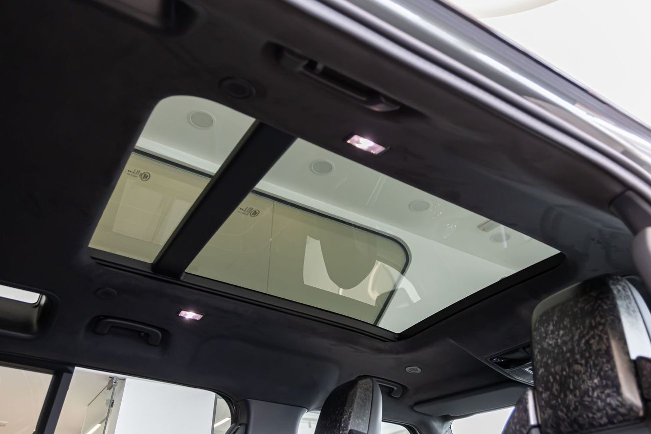 Land Rover Defender 110 P635 OCTA V8 Land Rover Defender 110 OCTA V8 | EVO Carbon Interior and Exterior | 2025